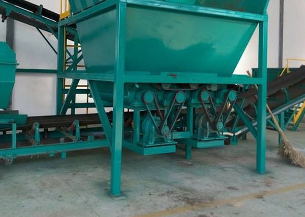 Ligne de production d'engrais organiques à base de fumier de vache