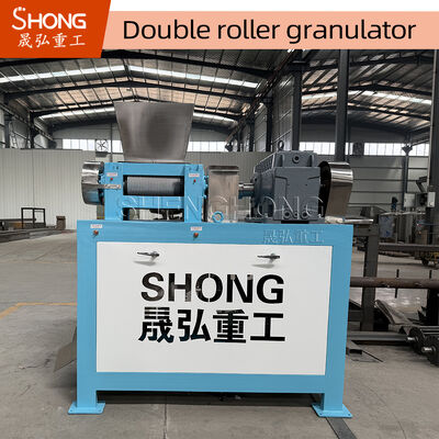 22 kW 1 mm machine de granulation sèche en acier au carbone double compresseur à rouleaux pour la granulation d'engrais